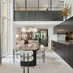 Central Apartment *