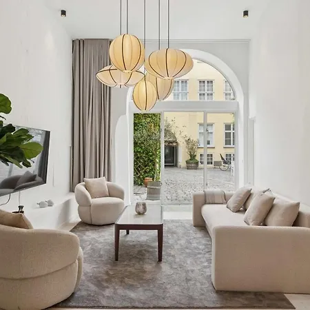 Central Apartment *