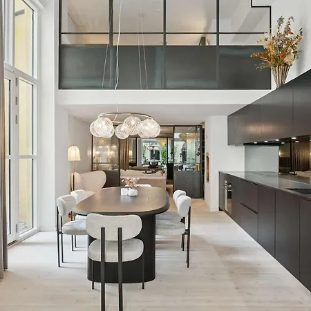 Central Apartment *