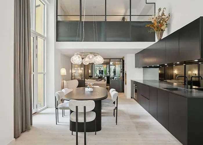 Central Apartment *